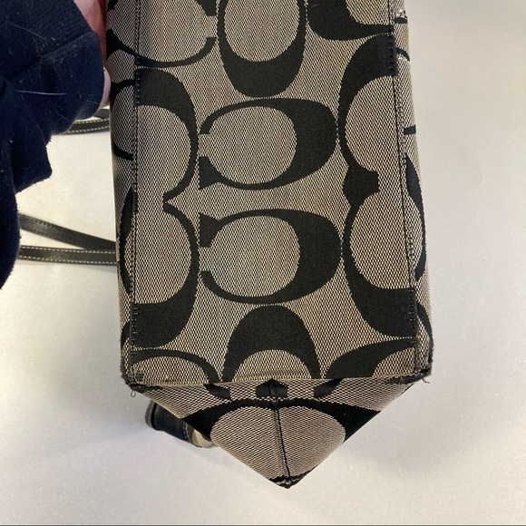 Classic Coach Shoulder Purse 16x10x6 - Picture 9 of 14